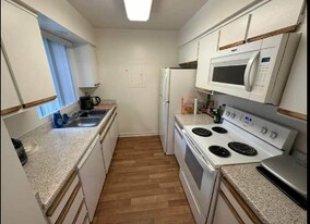 3801 Parkview Ln, Unit 11 in Irvine, CA - Building Photo