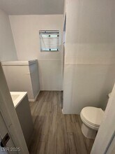 239 W New York Ave in Las Vegas, NV - Building Photo - Building Photo