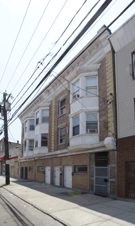 444-446 E Jersey St in Elizabeth, NJ - Foto de edificio