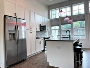 904 Brees Ct in Atlanta, GA - Building Photo - Building Photo