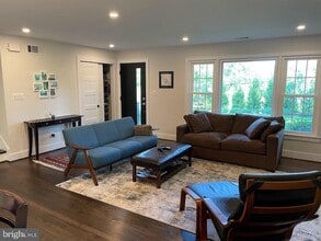 7308 Idylwood Rd in Falls Church, VA - Building Photo - Building Photo