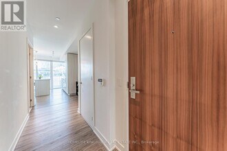 15 Queens Quay E in Toronto, ON - Building Photo - Building Photo