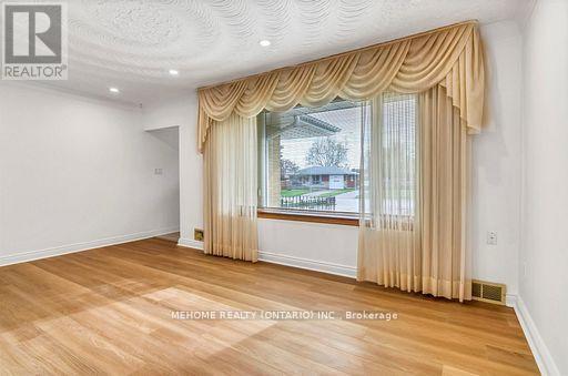 115 Harris Ct in Oshawa, ON - Building Photo