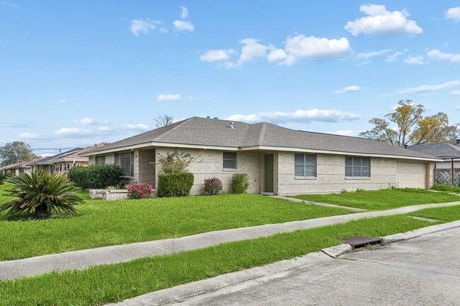 2486 Hyman Pl in New Orleans, LA - Building Photo - Building Photo