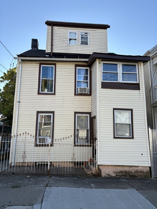 191 Temple St in Paterson, NJ - Building Photo