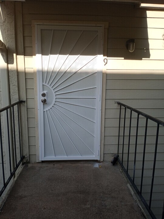 10075 Westpark Dr in Houston, TX - Building Photo