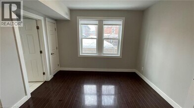 1544 King St E in Hamilton, ON - Building Photo - Building Photo