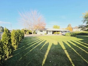 1037-1039 Eastmont Ave in East Wenatchee, WA - Building Photo - Building Photo