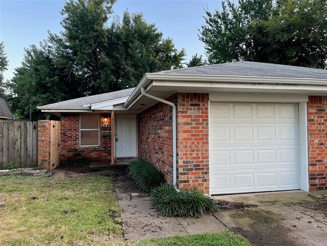 2240 Donna Dr in Norman, OK - Building Photo - Building Photo