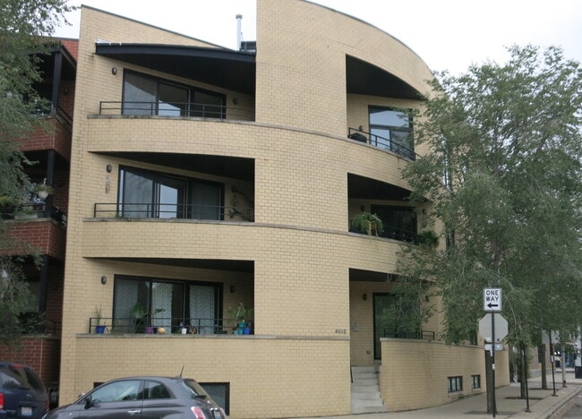 property at 4662 N Winthrop Ave