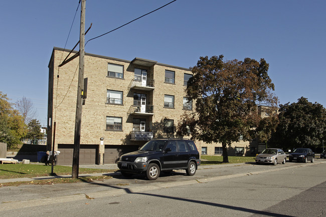 2 Kinsdale Ln in Toronto, ON - Building Photo - Building Photo