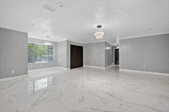 15775 N Miami Ave in Miami, FL - Foto de edificio - Building Photo