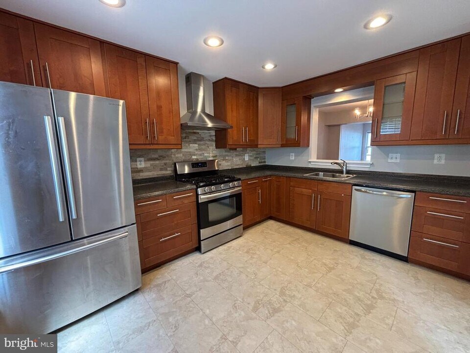 4666 Louise St Claire Dr in Doylestown, PA - Building Photo