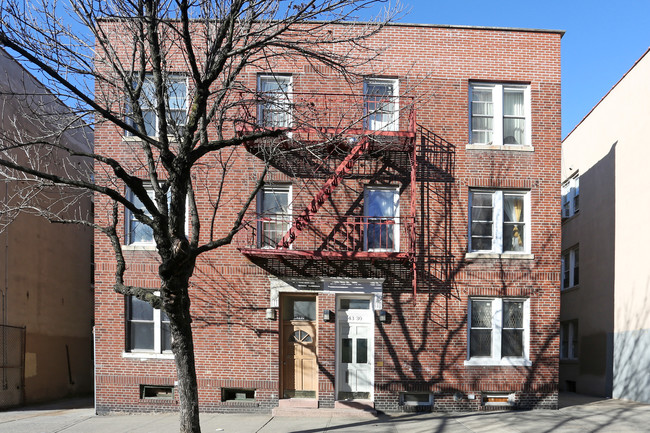 4330 41st St in Sunnyside, NY - Building Photo - Building Photo