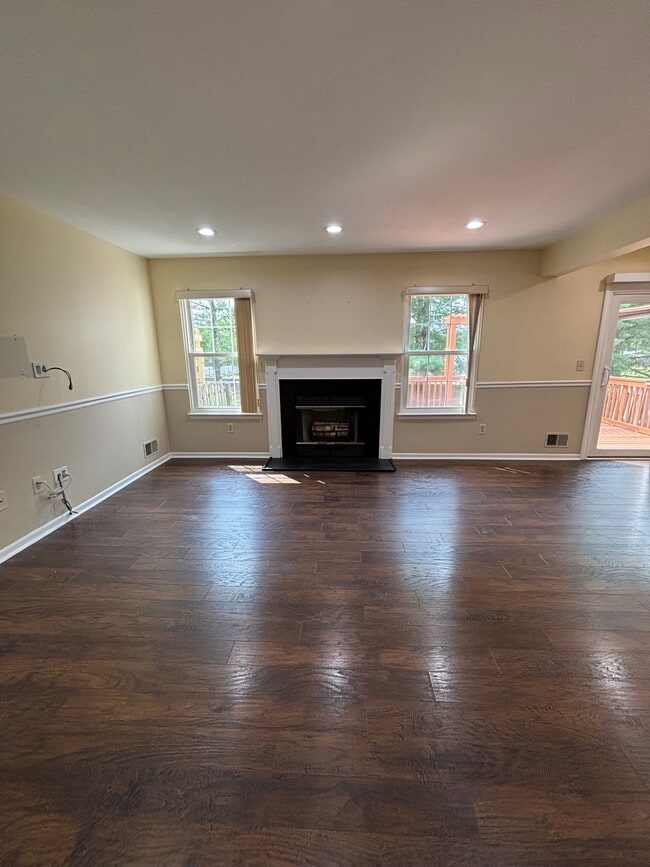 14 Apache Way in Branchburg, NJ - Foto de edificio - Building Photo
