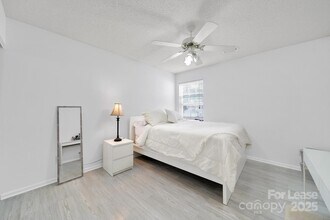 10541 Haddington Dr in Charlotte, NC - Building Photo - Building Photo
