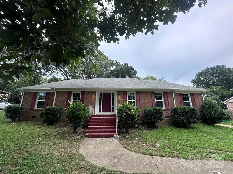 10731 Osprey Dr in Charlotte, NC - Building Photo