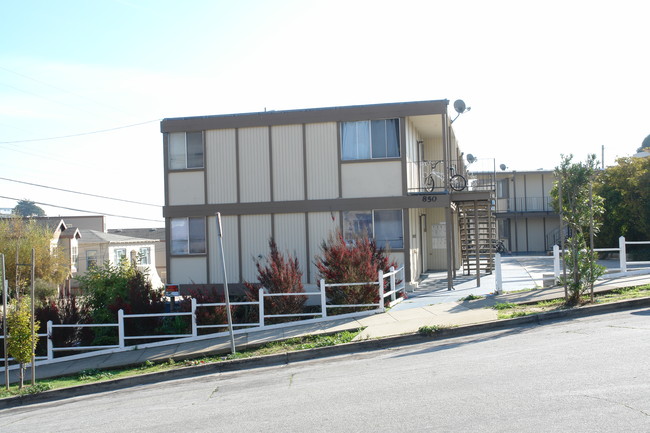 850 Olive Ave in South San Francisco, CA - Building Photo - Building Photo