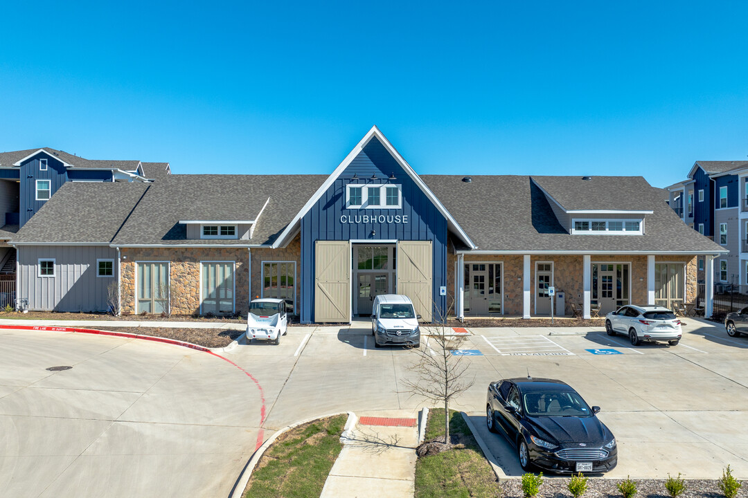 Sereno Canyon Falls in Northlake, TX - Building Photo