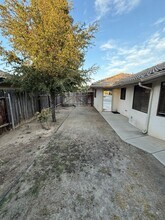 9101 Hemingway Pl in Bakersfield, CA - Building Photo - Building Photo