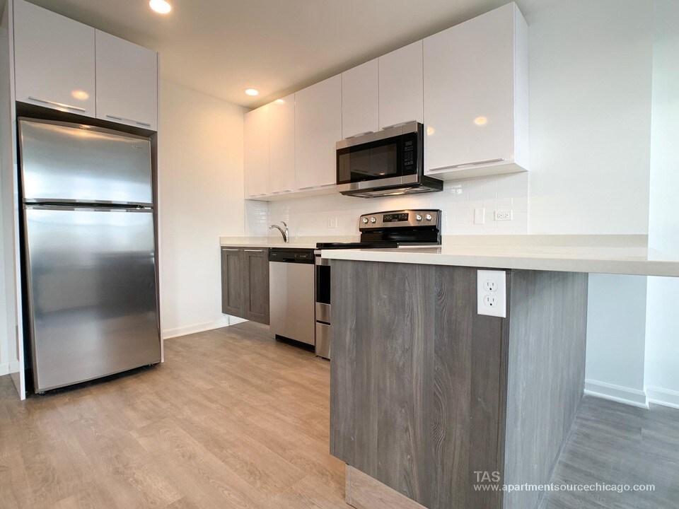 940 W Winona St in Chicago, IL - Building Photo
