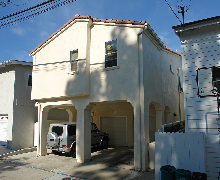 618 Iris Ave in Corona Del Mar, CA - Foto de edificio