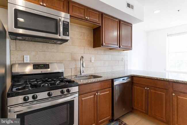 227 E Girard Ave in Philadelphia, PA - Building Photo - Building Photo