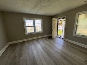 1001 S English St in Greensboro, NC - Building Photo - Building Photo