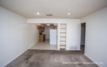 8208 Vernon Ave, Unit A in Lubbock, TX - Foto de edificio - Building Photo