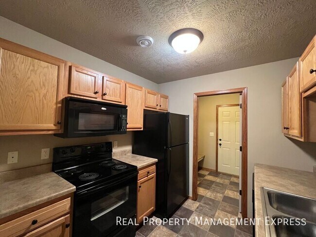 3 Bedroom 2 Bathroom Townhome in SW Sioux Falls in Sioux Falls, SD - Foto de edificio - Building Photo