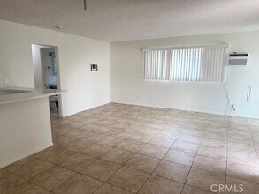 685 E Vista Chino, Unit G in Palm Springs, CA - Building Photo - Building Photo