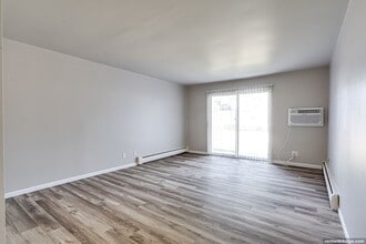 Clayton Ridge in Oshkosh, WI - Building Photo - Interior Photo