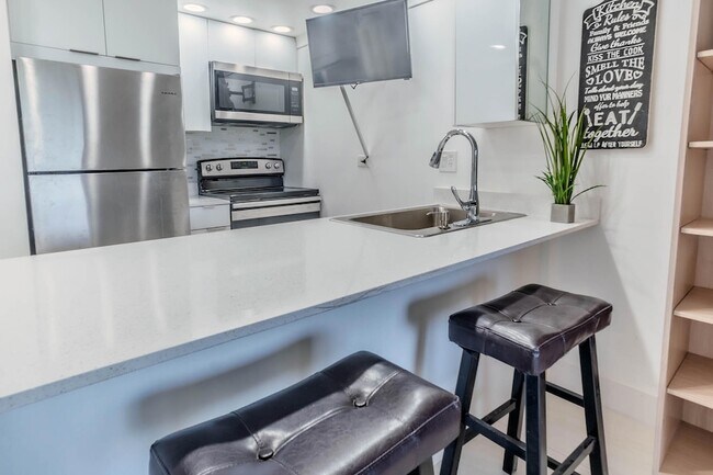 3760 Inverrary Dr, Unit 3M in Lauderhill, FL - Foto de edificio - Building Photo