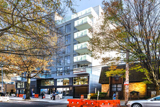 Penrose Tower in Flushing, NY - Foto de edificio - Primary Photo