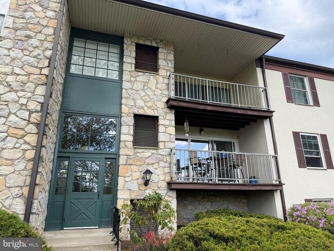 300 Drummers Ln in Wayne, PA - Building Photo - Building Photo