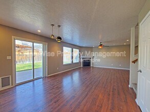 8260 W Dulcimer St in Boise, ID - Foto de edificio - Building Photo
