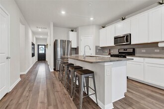 202 Grapefruit Rd in Hutto, TX - Building Photo - Building Photo
