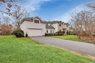 10 Bay Woods Dr