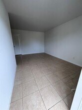 3611 N Dixie Hwy in Oakland Park, FL - Foto de edificio - Building Photo