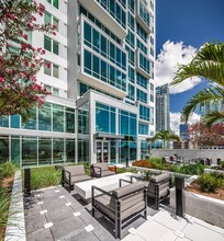 The Henry in Tampa, FL - Building Photo - Building Photo