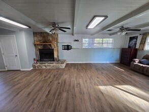 1937 Sageway Dr in Tallahassee, FL - Foto de edificio - Building Photo