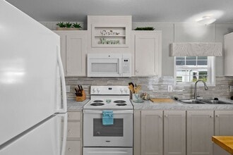1747 Beverly Dr in Naples, FL - Foto de edificio - Building Photo