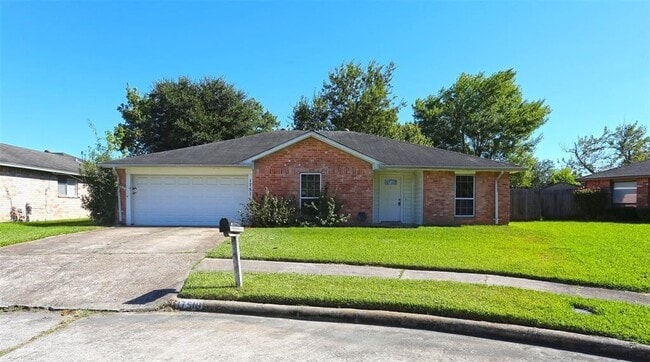 17510 Heritage Creek Ct in Webster, TX - Building Photo - Building Photo