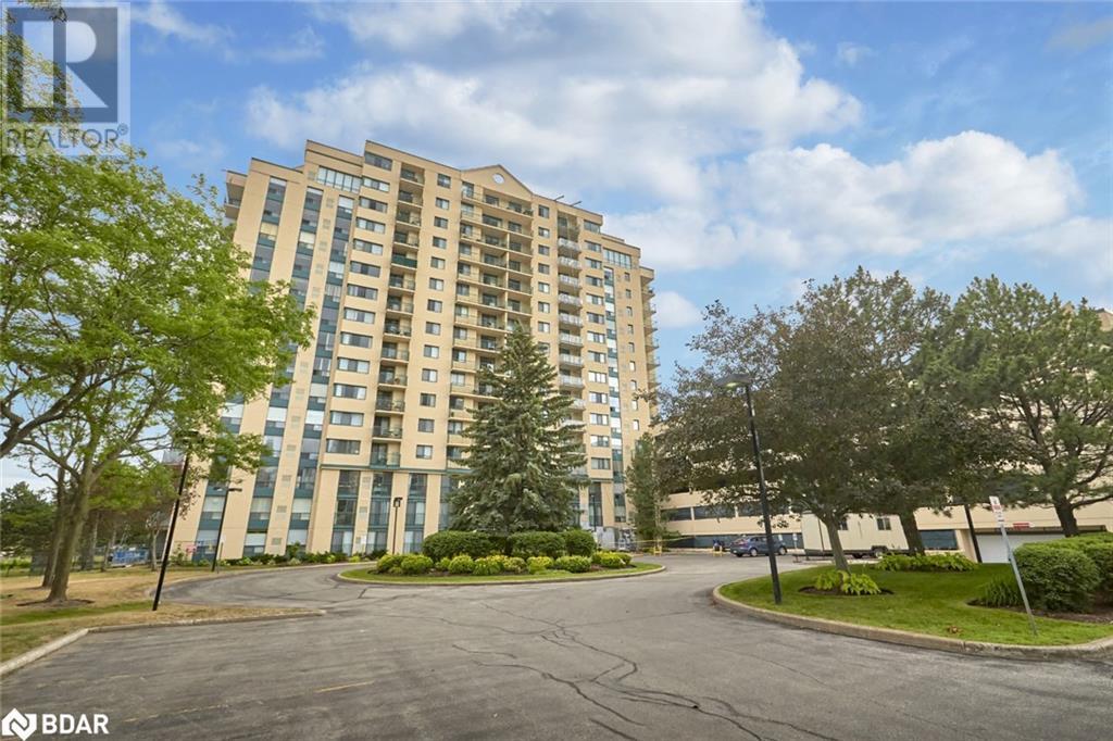 75 Ellen St in Barrie, ON - Building Photo