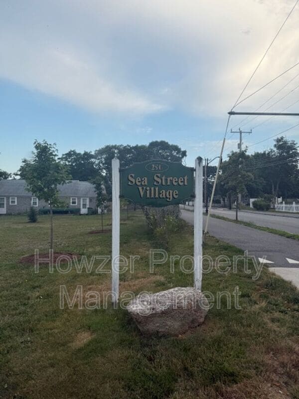 250 Sea St in Barnstable, MA - Building Photo - Building Photo