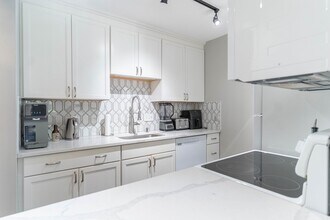 144 Marble St in Stoneham, MA - Building Photo - Building Photo