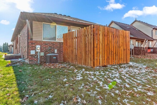 3712 Heritage Pkwy in Dearborn, MI - Building Photo - Building Photo