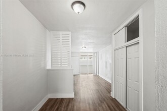 8215 Harding Ave in Miami Beach, FL - Building Photo - Building Photo