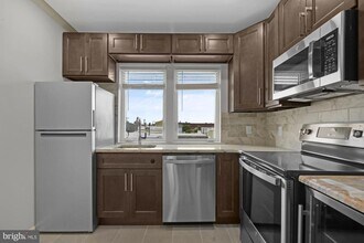 2528 E Allegheny Ave in Philadelphia, PA - Building Photo - Building Photo