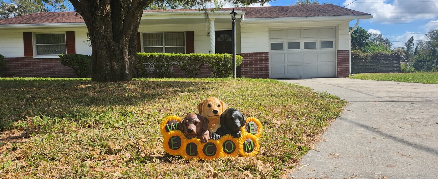 5914 Wilson Dr in Zephyrhills, FL - Building Photo